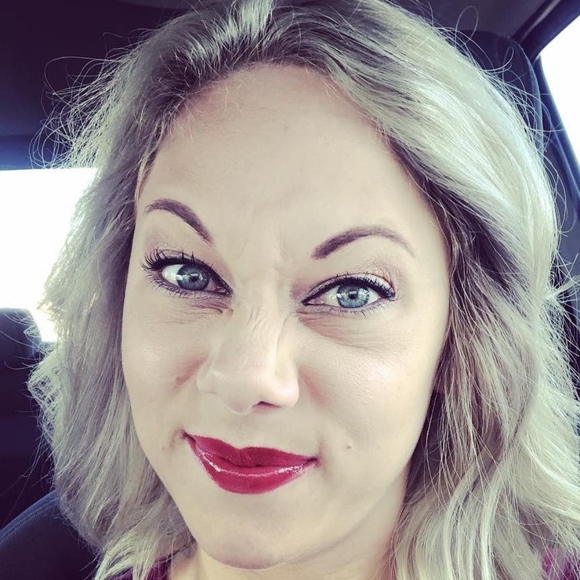 Meet your Posher, Tiffany - Picture 2 of 4